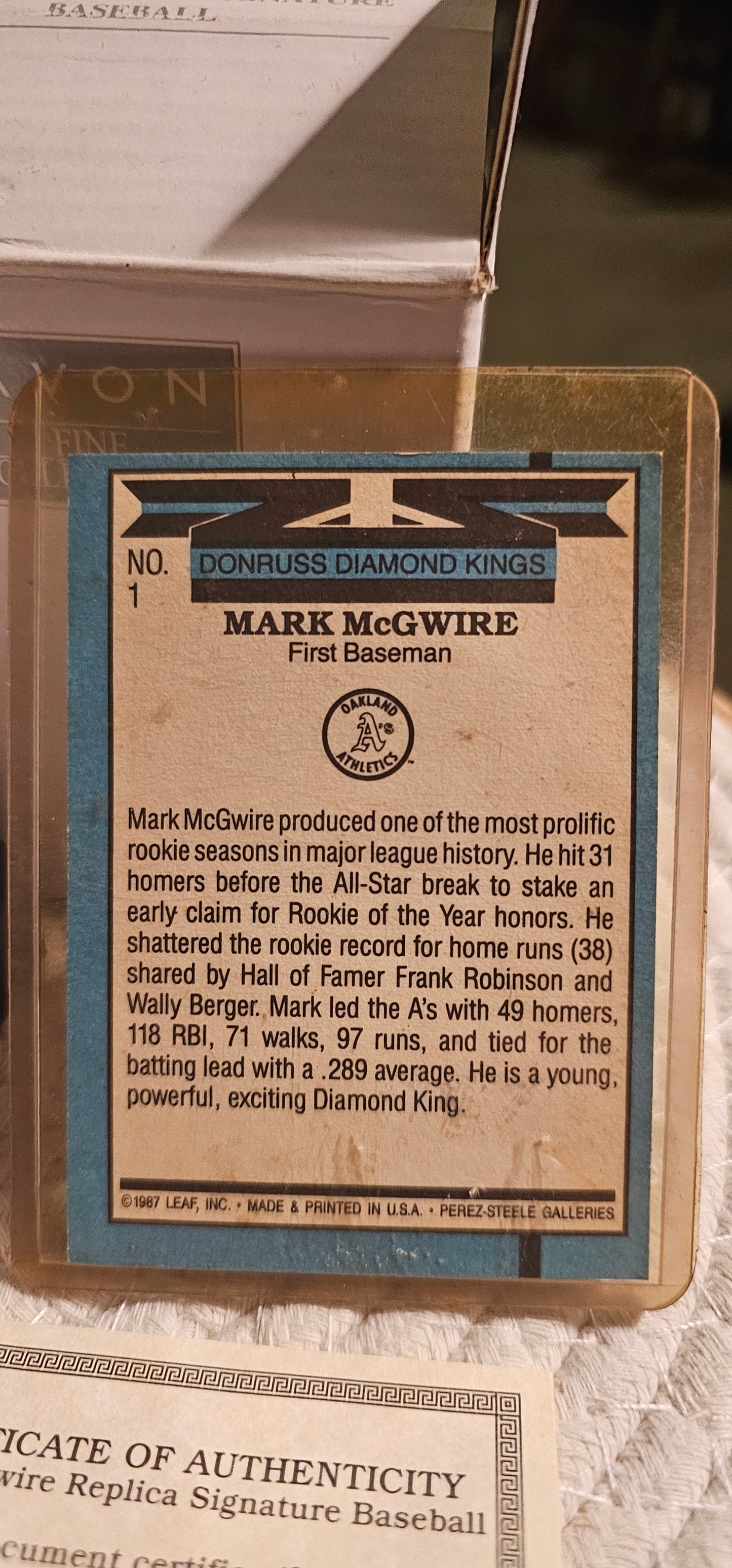 Mark McGwire Replica Signature Baseball & Baseball Card