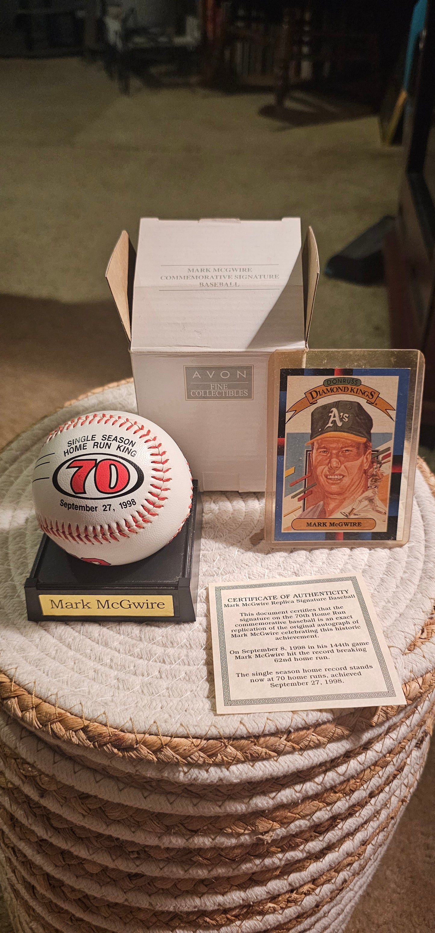 Mark McGwire Replica Signature Baseball & Baseball Card