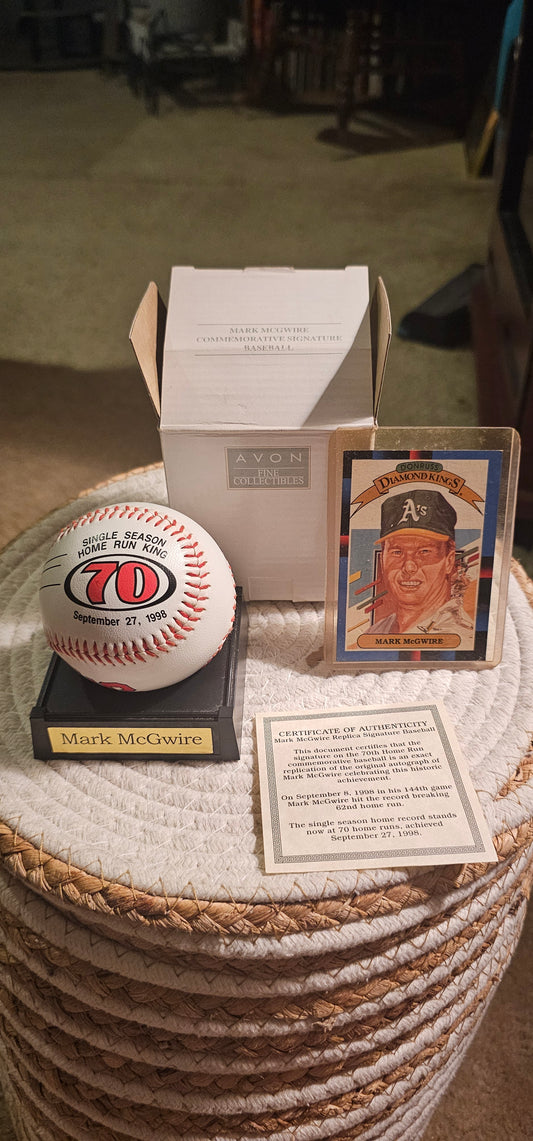 Mark McGwire Replica Signature Baseball & Baseball Card
